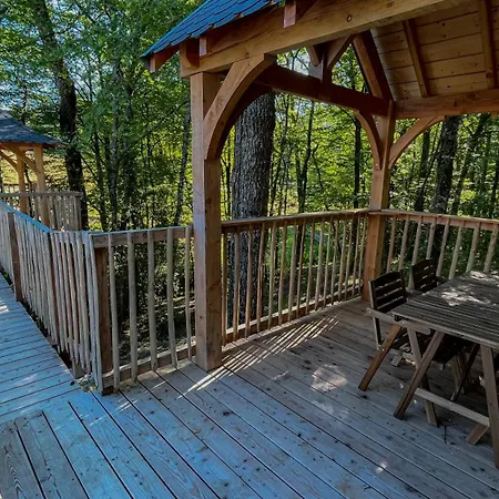 Perchee Aux Loges Du Temps A Lunas