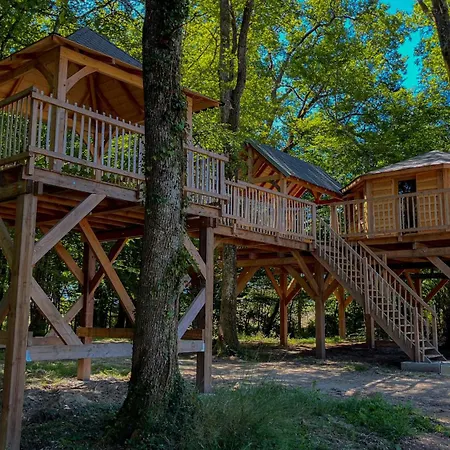 Perchee Aux Loges Du Temps A Lunas *