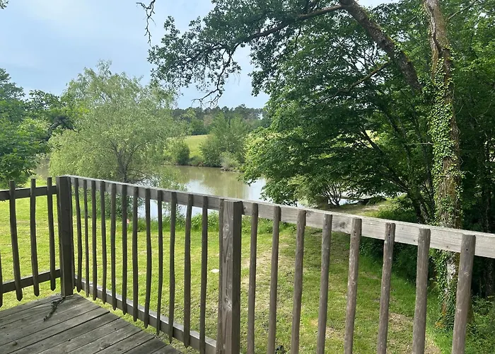 Perchee Aux Loges Du Temps A Lunas * Lunas (Dordogne)